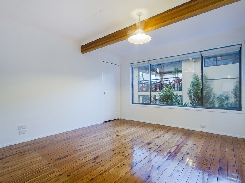 23 Wistaria Avenue, Southport QLD 4215