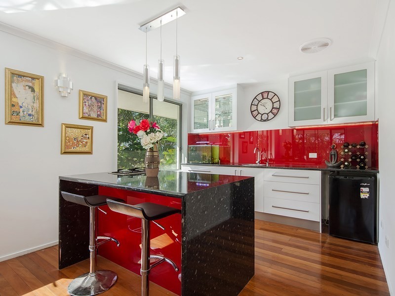 16 Petersen Avenue, Southport QLD 4215