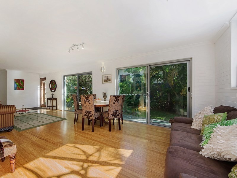 16 Petersen Avenue, Southport QLD 4215