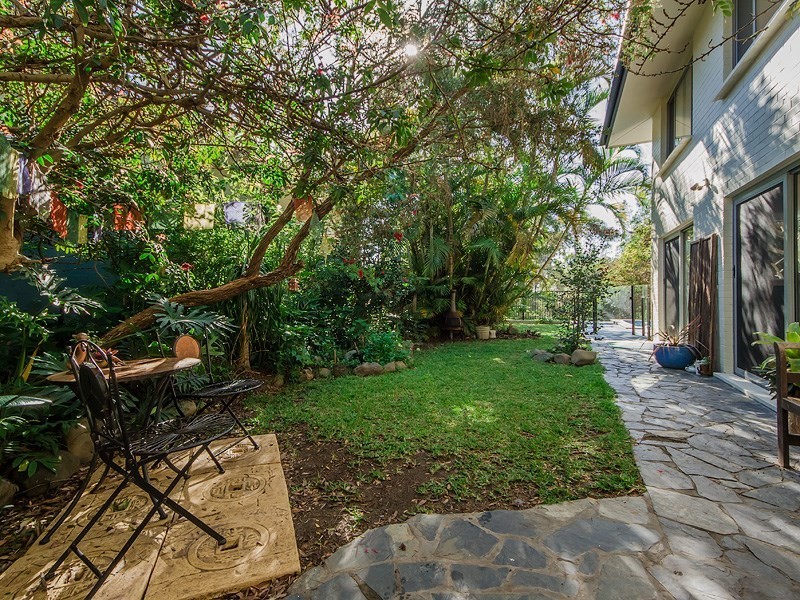 16 Petersen Avenue, Southport QLD 4215