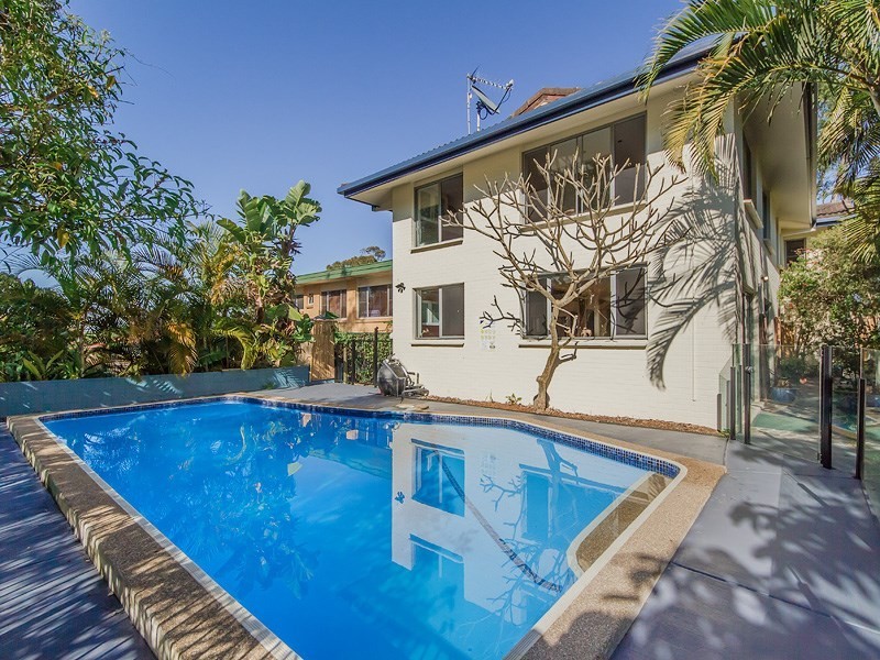 16 Petersen Avenue, Southport QLD 4215