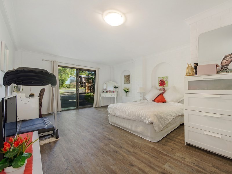 16 Petersen Avenue, Southport QLD 4215