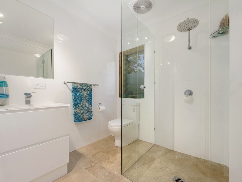 16 Petersen Avenue, Southport QLD 4215