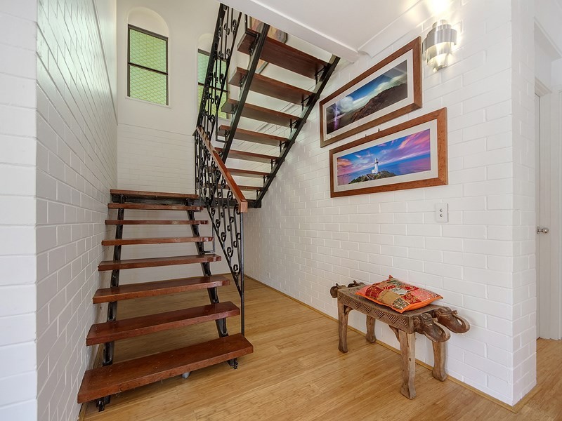 16 Petersen Avenue, Southport QLD 4215