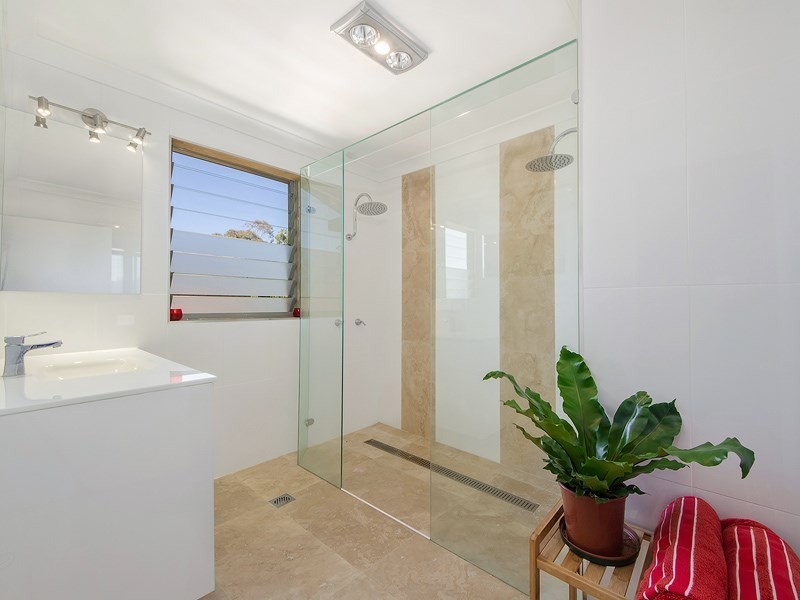 16 Petersen Avenue, Southport QLD 4215