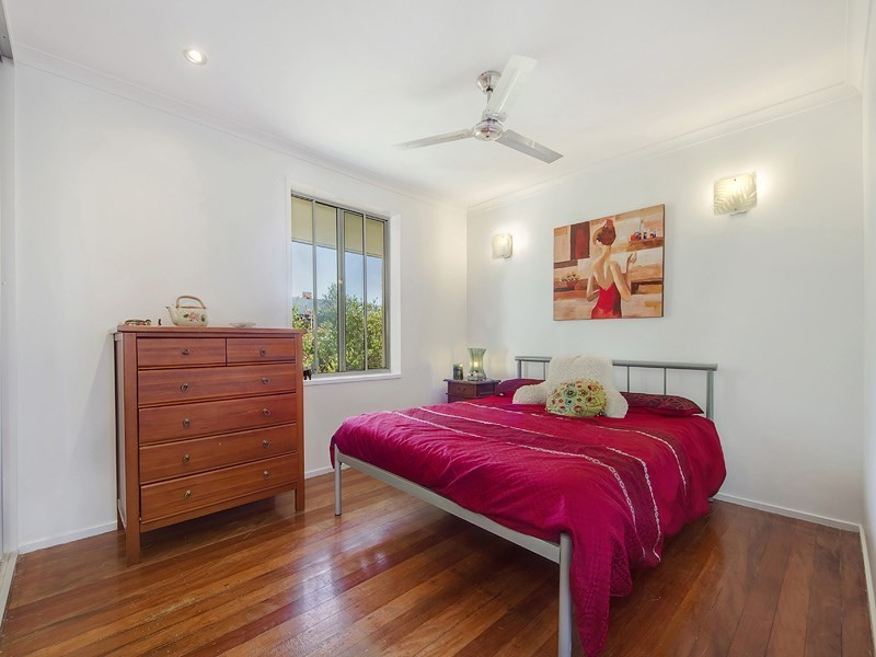 16 Petersen Avenue, Southport QLD 4215