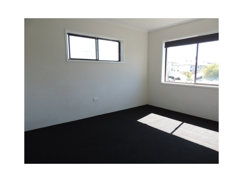 1/214 Scarborough Street, Southport QLD 4215