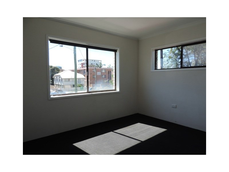 1/214 Scarborough Street, Southport QLD 4215