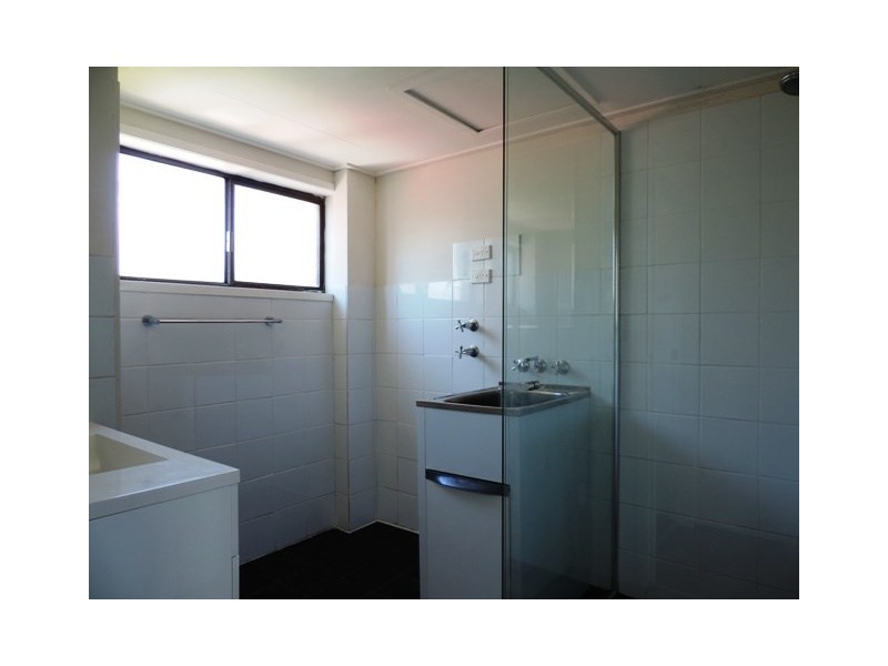 1/214 Scarborough Street, Southport QLD 4215