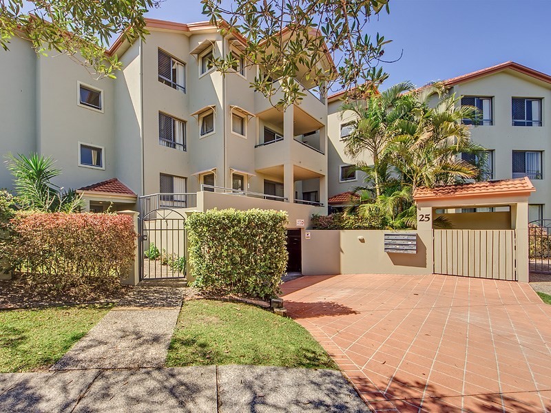 3/25 Chester Terrace, Southport QLD 4215