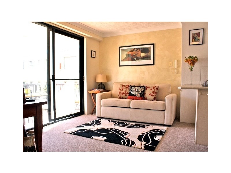 20/33-37 Lenneberg Street, Southport QLD 4215