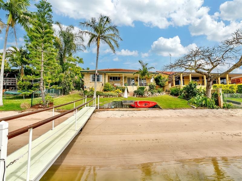 11 De Haviland Avenue, Benowa QLD 4217