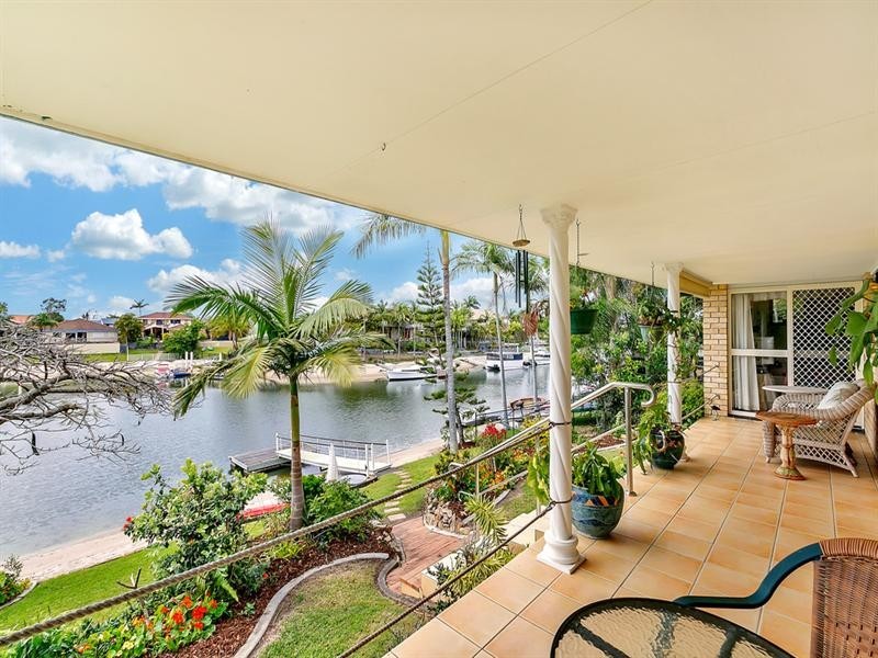 11 De Haviland Avenue, Benowa QLD 4217