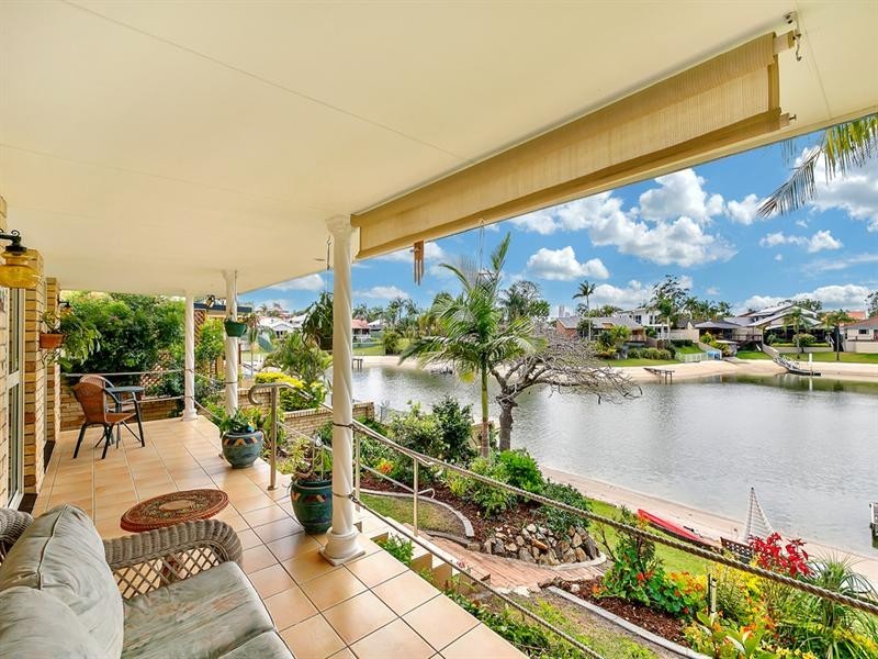 11 De Haviland Avenue, Benowa QLD 4217