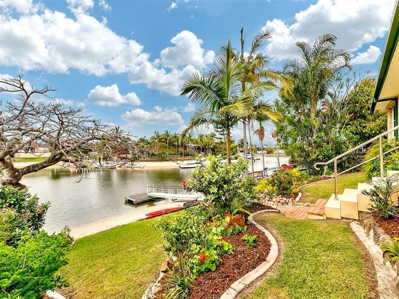 11 De Haviland Avenue, Benowa QLD 4217