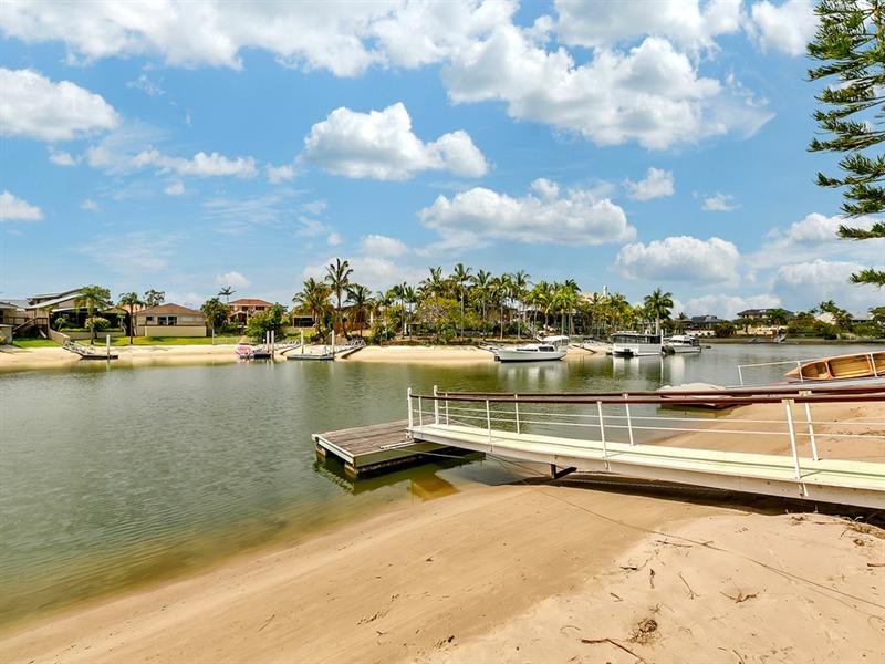 11 De Haviland Avenue, Benowa QLD 4217