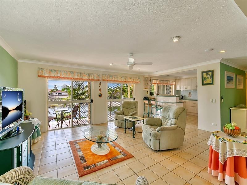 11 De Haviland Avenue, Benowa QLD 4217