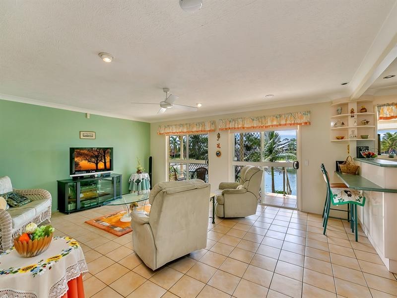 11 De Haviland Avenue, Benowa QLD 4217