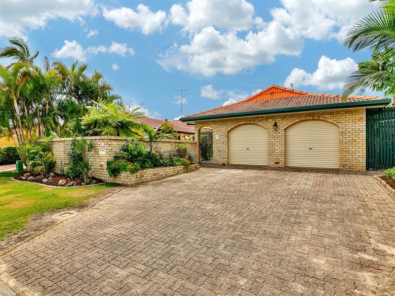 11 De Haviland Avenue, Benowa QLD 4217