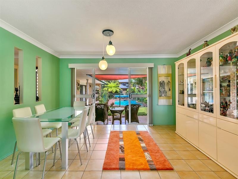 11 De Haviland Avenue, Benowa QLD 4217