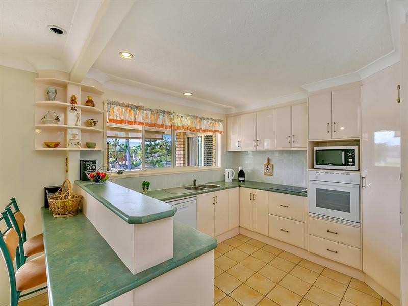 11 De Haviland Avenue, Benowa QLD 4217