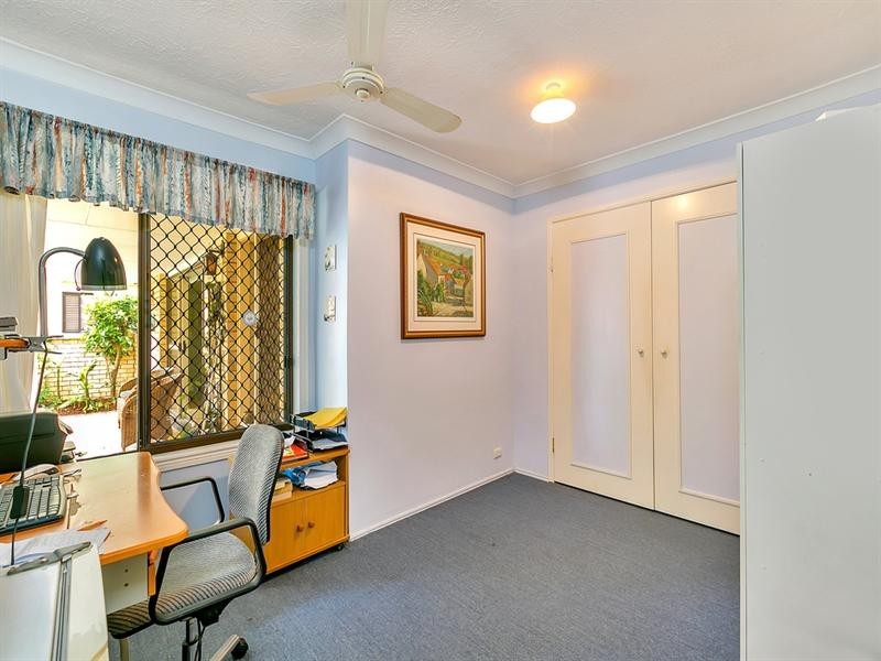 11 De Haviland Avenue, Benowa QLD 4217