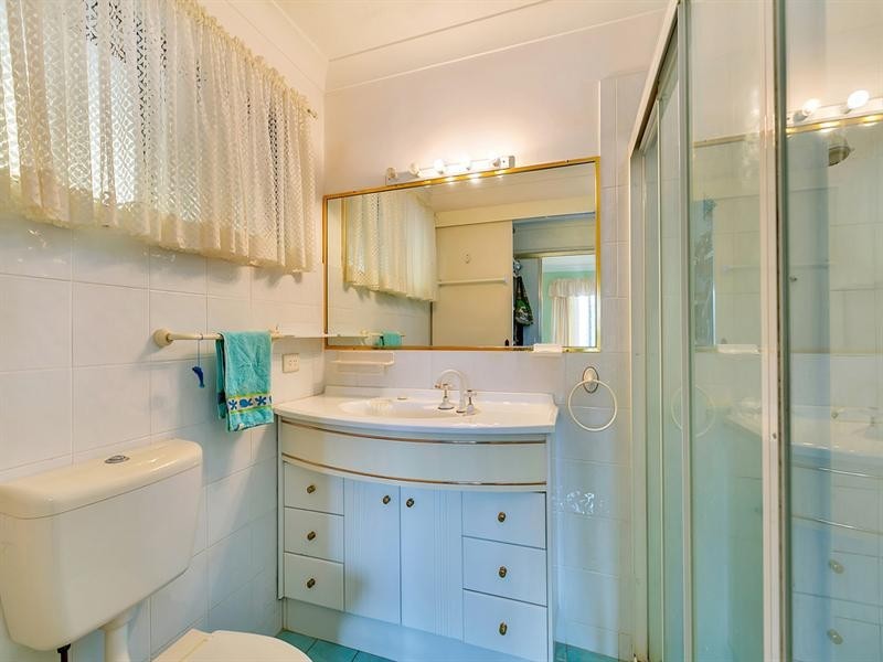 11 De Haviland Avenue, Benowa QLD 4217