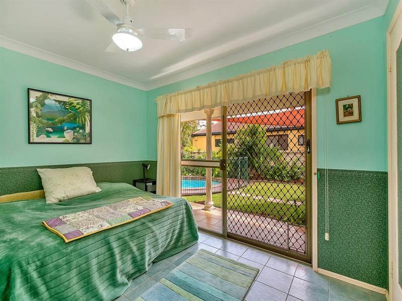 11 De Haviland Avenue, Benowa QLD 4217