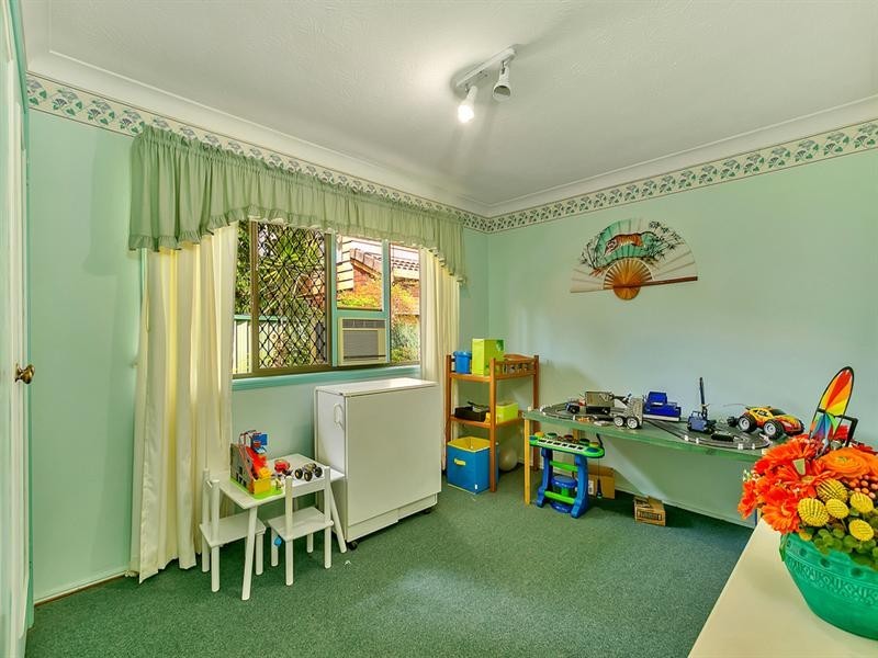 11 De Haviland Avenue, Benowa QLD 4217