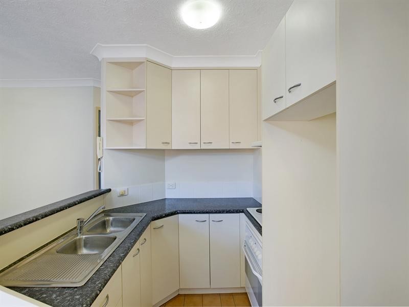 8/56 Bauer Street, Southport QLD 4215