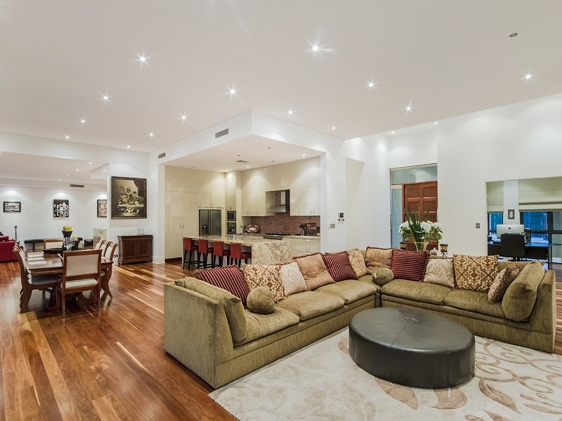 28 Lesley Anne Court, Maudsland QLD 4210
