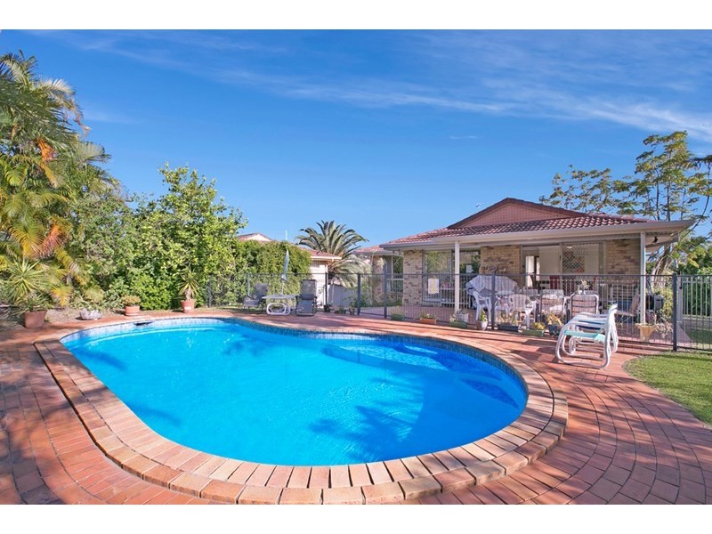 67 Dunkeith Avenue, Benowa QLD 4217