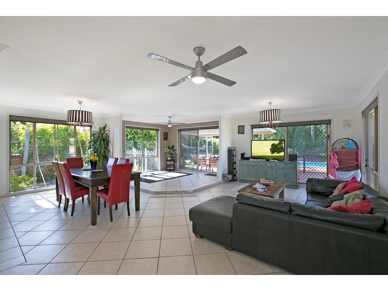 67 Dunkeith Avenue, Benowa QLD 4217