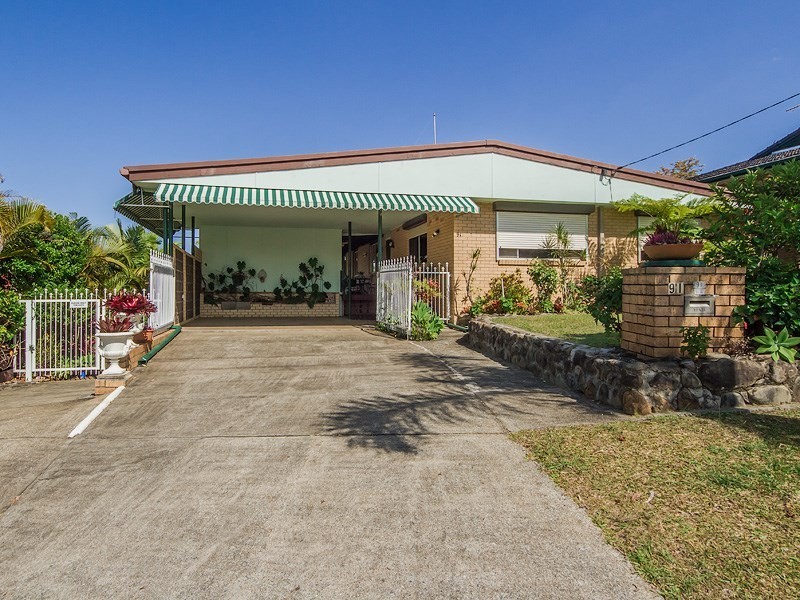 91 Ridgeway Avenue, Southport QLD 4215