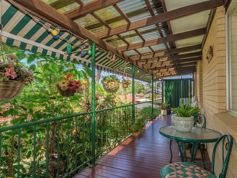 91 Ridgeway Avenue, Southport QLD 4215