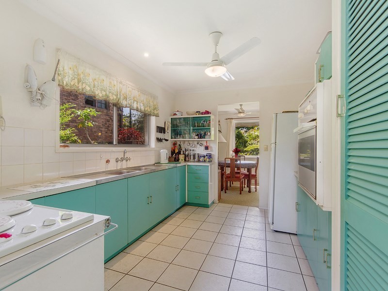 91 Ridgeway Avenue, Southport QLD 4215