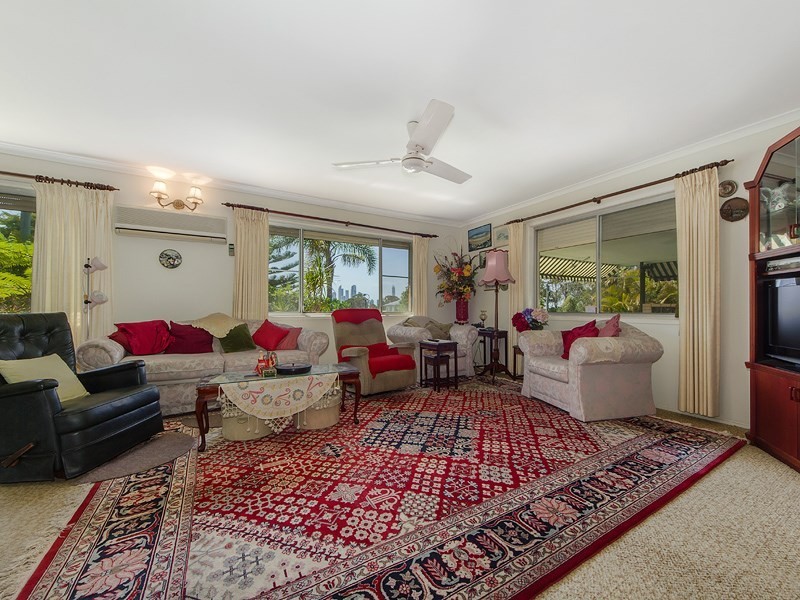 91 Ridgeway Avenue, Southport QLD 4215