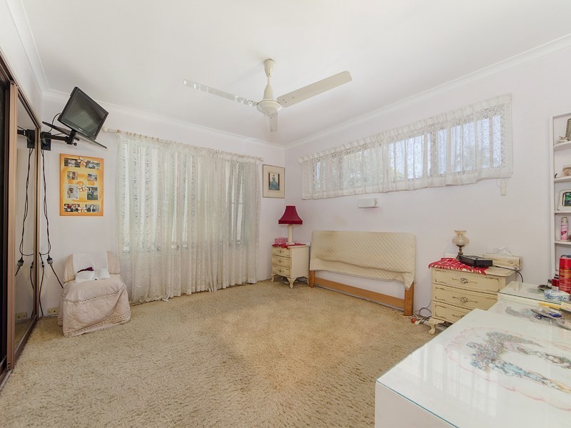 91 Ridgeway Avenue, Southport QLD 4215