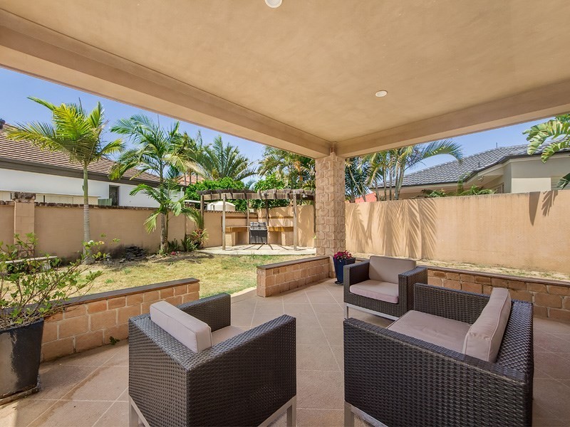 2 Christa Way, Benowa Waters QLD 4217