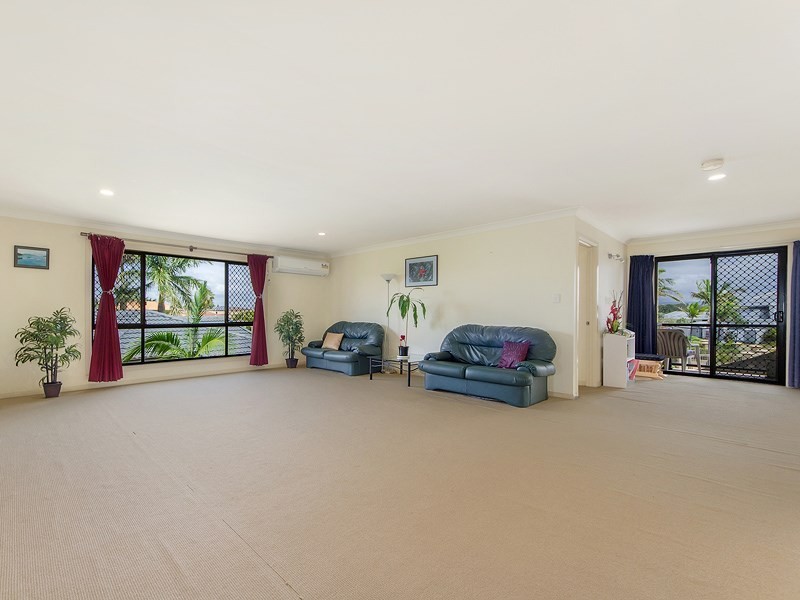 2 Christa Way, Benowa Waters QLD 4217