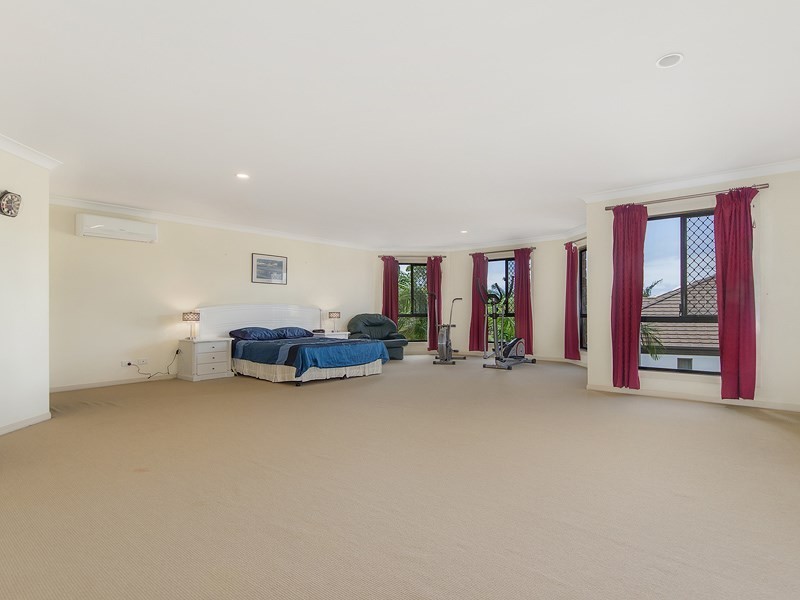 2 Christa Way, Benowa Waters QLD 4217