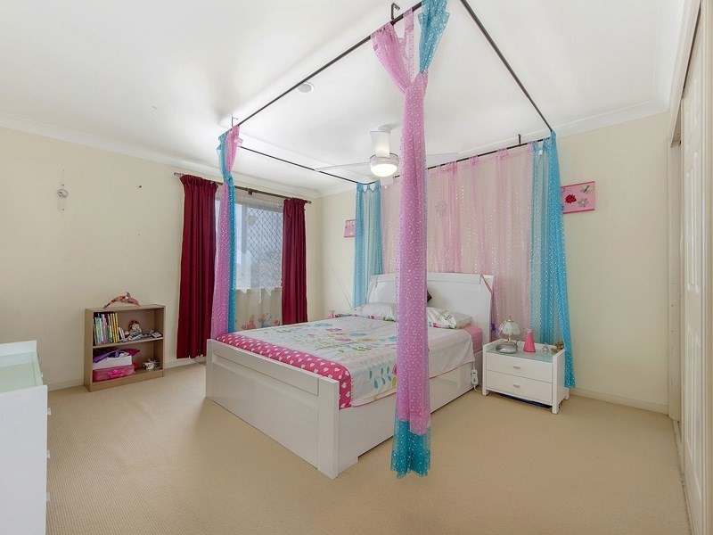 2 Christa Way, Benowa Waters QLD 4217