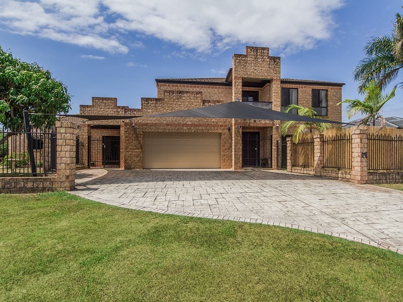 2 Christa Way, Benowa Waters QLD 4217