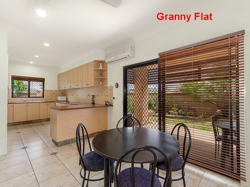 2 Christa Way, Benowa Waters QLD 4217
