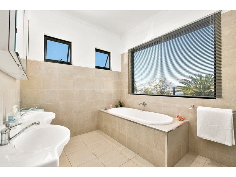2 Bottletree Lane, Lower Beechmont QLD 4211
