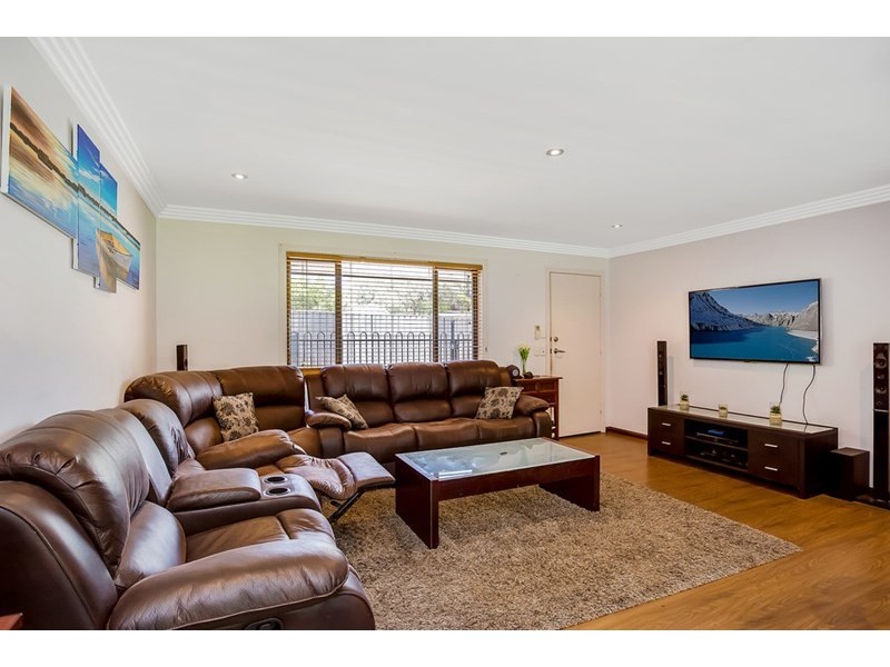 4 Koonwarra Street, Labrador QLD 4215