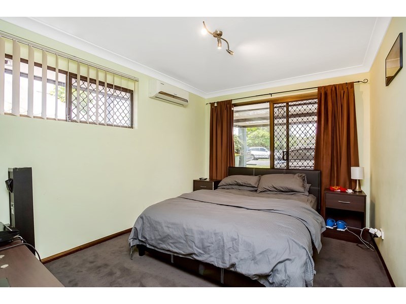 4 Koonwarra Street, Labrador QLD 4215