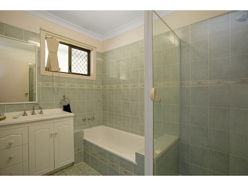 4 Koonwarra Street, Labrador QLD 4215