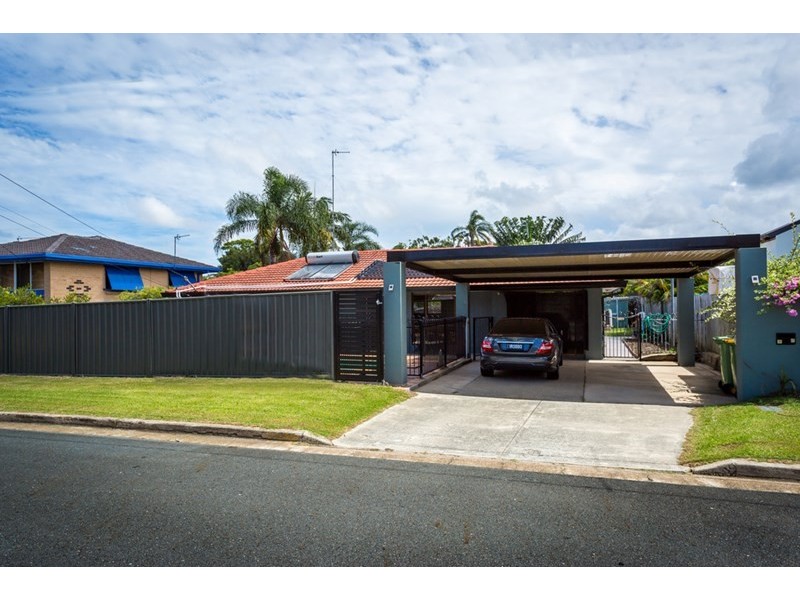 4 Koonwarra Street, Labrador QLD 4215
