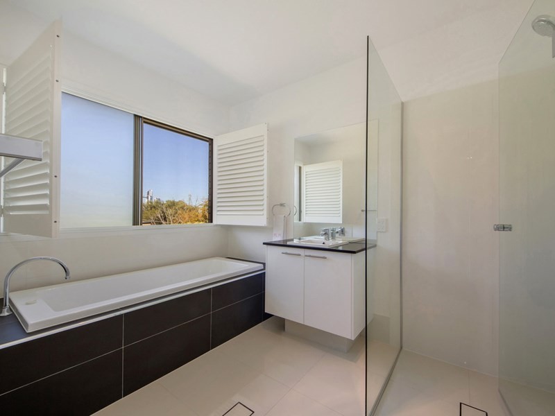18 Clare Street, Southport QLD 4215